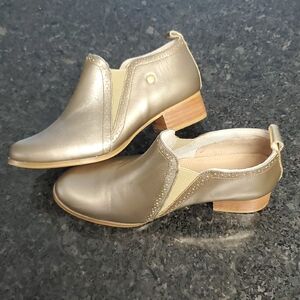 Chic Gold Women's Mules